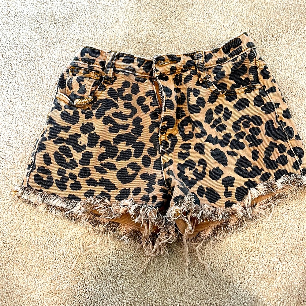 Hayden girls cheetah print shorts - M